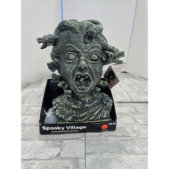 Other - Halloween Animated Medusa Bust Spooky‎ Village 12" Light Up Eyes Water Fogging